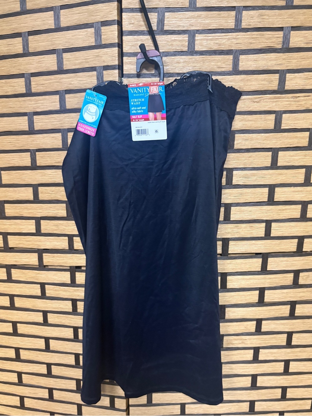 Vanity fair black half slip size medium